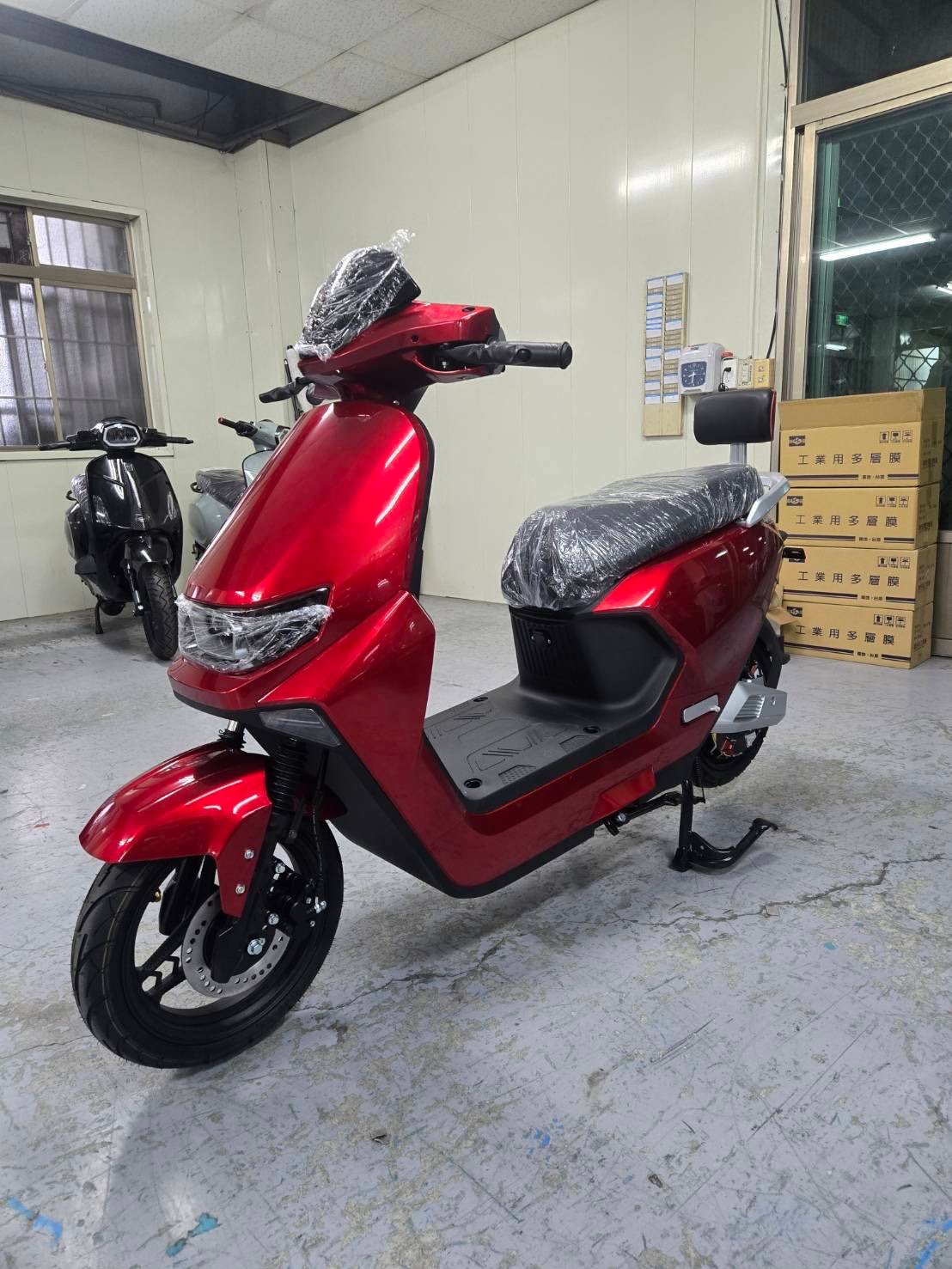 紅色3000W 72V電動車